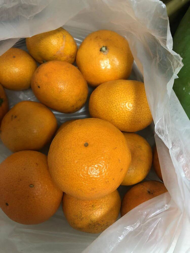Box of Chinese Mandarins delivered to Community Pick Up Point Nanjing. 2.5Kg for RMB 8.3 (AUD 1.75)